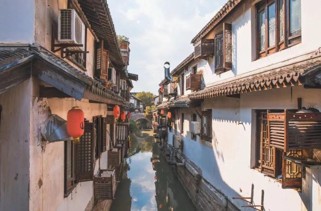 跟队：巴尔韦德臀部不适缺席训练，预计明天就能正常训练